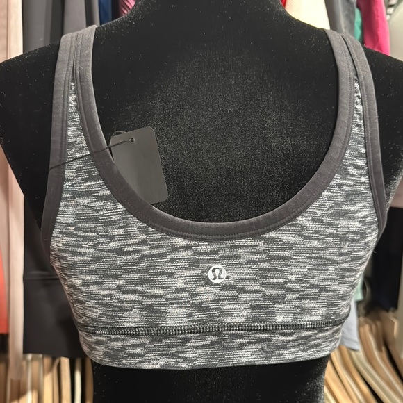 Lululemon Drop It Like It’s Hot Sports Bra - Picture 4 of 8
